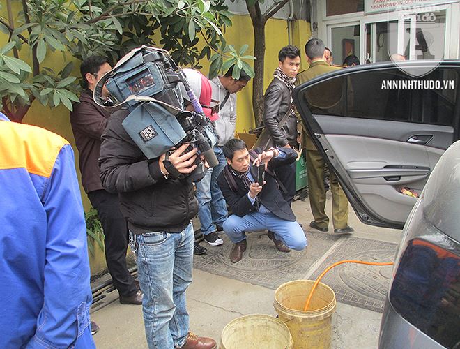 Toàn cảnh cuộc thực nghiệm đổ xăng giữa Petrolimex và lái xe ôtô khiếu nại